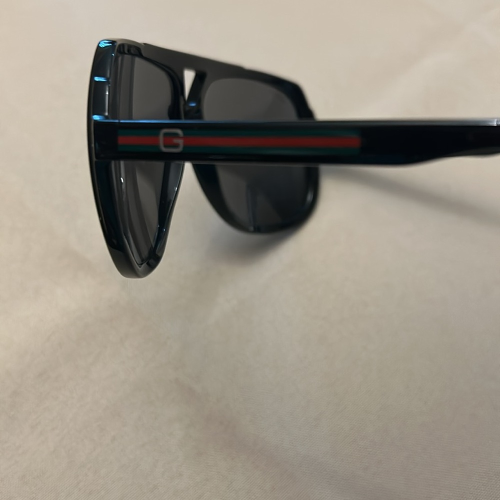 Gently Used Gucci shades sunglasses black - Picture 9 of 9